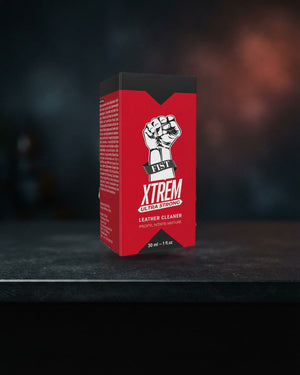 Popper Fist Xtrem Ultra Strong 30 ml, scatola rossa su un piano di pietra nera
