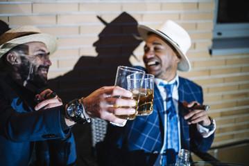 IL CBD PUÒ TRATTARE I POSTUMI DELLA SBORNIA