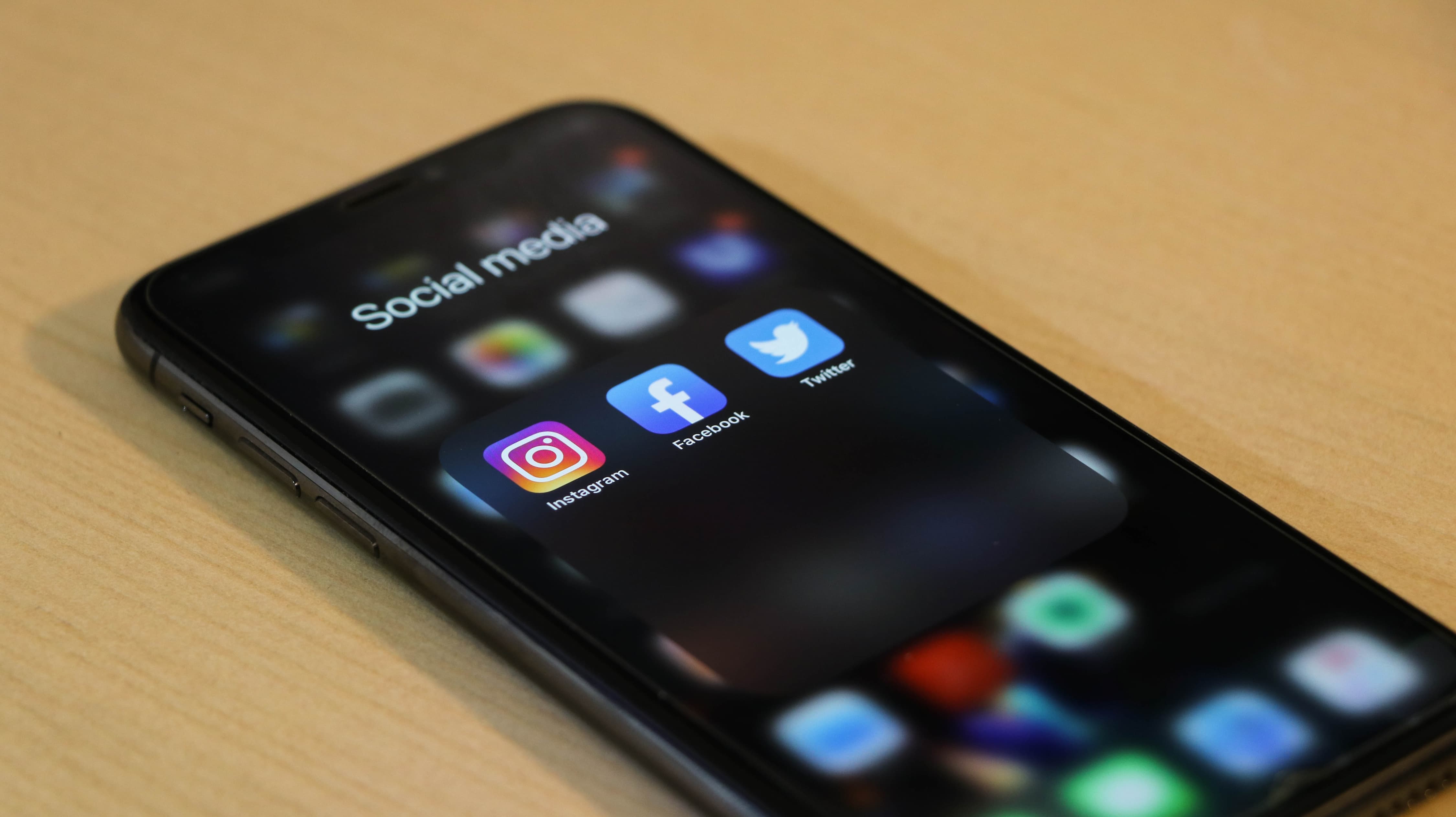 CBD e pubblicità social: via libera da Meta