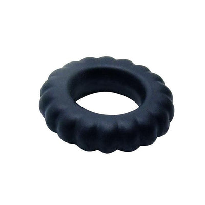 Baile Titan, cockring in silicone nero con bordo a costine, visto di tre quarti