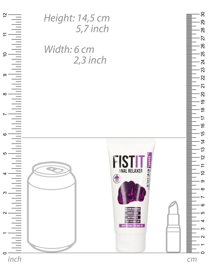 FISTIT Anal Relaxer 100 ml, misure del tubo: 14,5 cm di altezza e 6 cm di larghezza, a confronto con una lattina e un rossetto